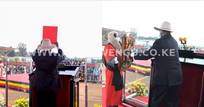 Yoweri Museveni being sworn in